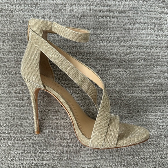 Imagine Vince Camuto Devin Sandal, Size 8M/38.5, Soft Gold Fabric - Picture 6 of 9